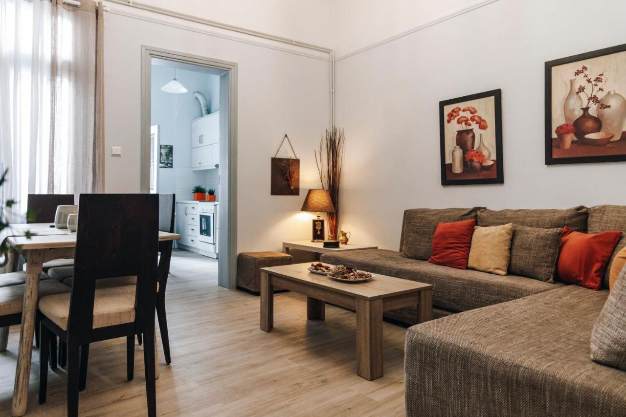 Apartment Monastiraki-psiri, Old Town, 3-bdr Apt, Sleep 6-10p, Spacious Court Yard *