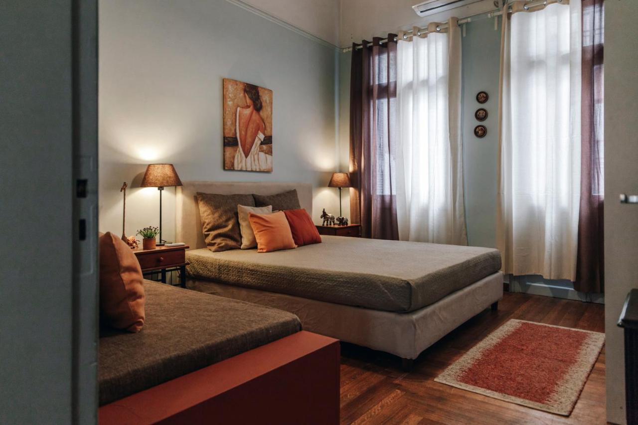 Monastiraki-psiri, Old Town, 3-bdr Apt, Sleep 6-10p, Spacious Court Yard