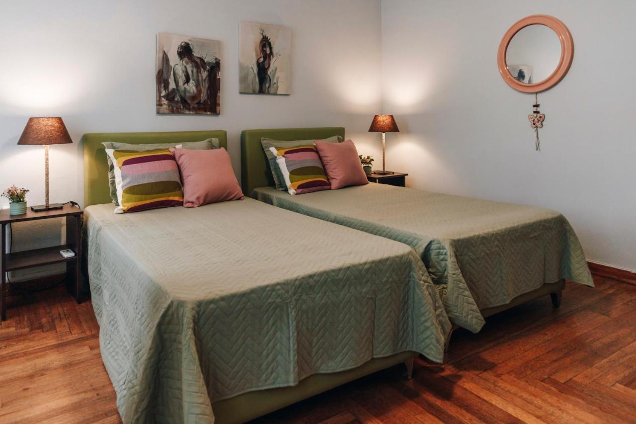Apartment Monastiraki-psiri, Old Town, 3-bdr Apt, Sleep 6-10p, Spacious Court Yard *