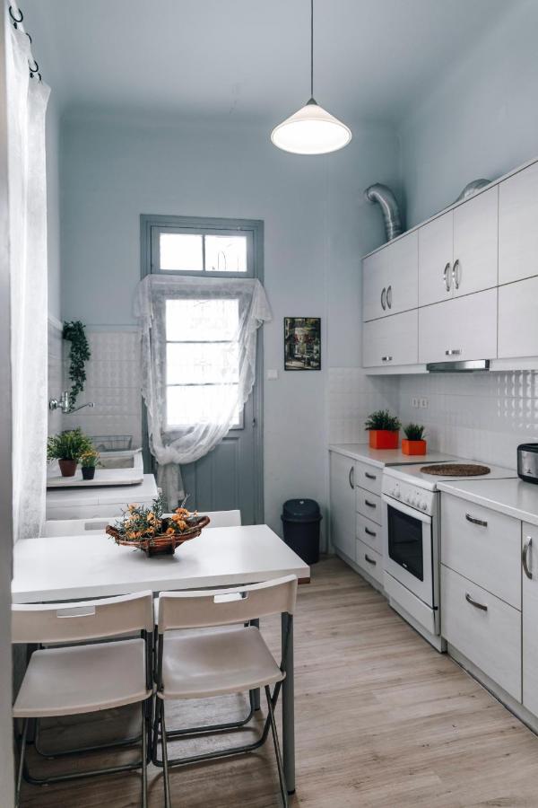 Apartment Monastiraki-psiri, Old Town, 3-bdr Apt, Sleep 6-10p, Spacious Court Yard Athens