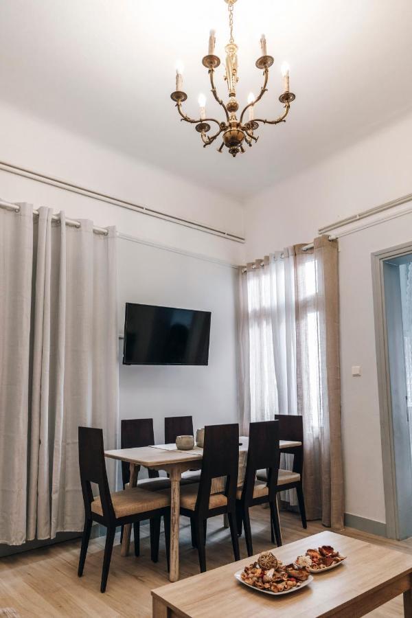 Monastiraki-psiri, Old Town, 3-bdr Apt, Sleep 6-10p, Spacious Court Yard Athens