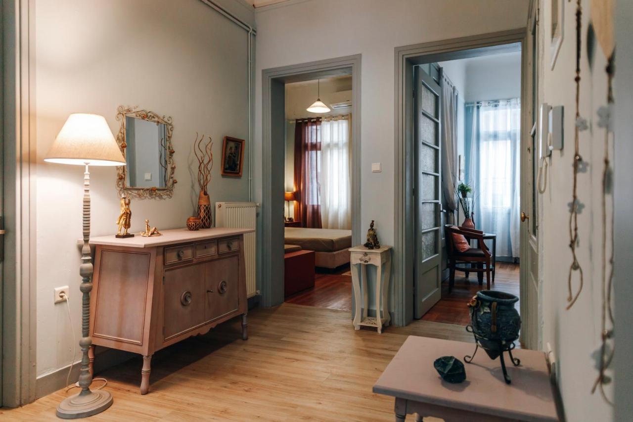 Apartment Monastiraki-psiri, Old Town, 3-bdr Apt, Sleep 6-10p, Spacious Court Yard *