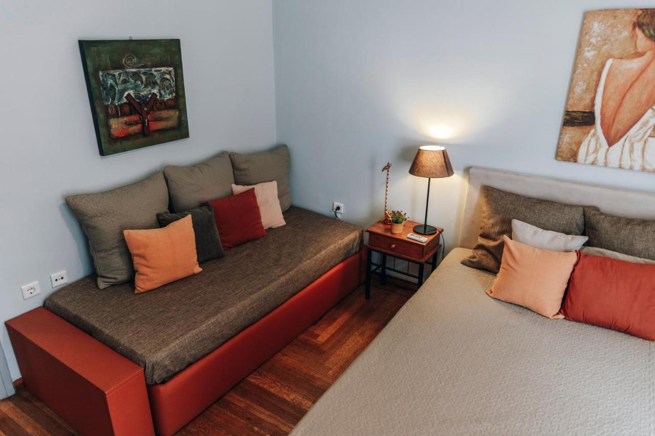 Apartment Monastiraki-psiri, Old Town, 3-bdr Apt, Sleep 6-10p, Spacious Court Yard