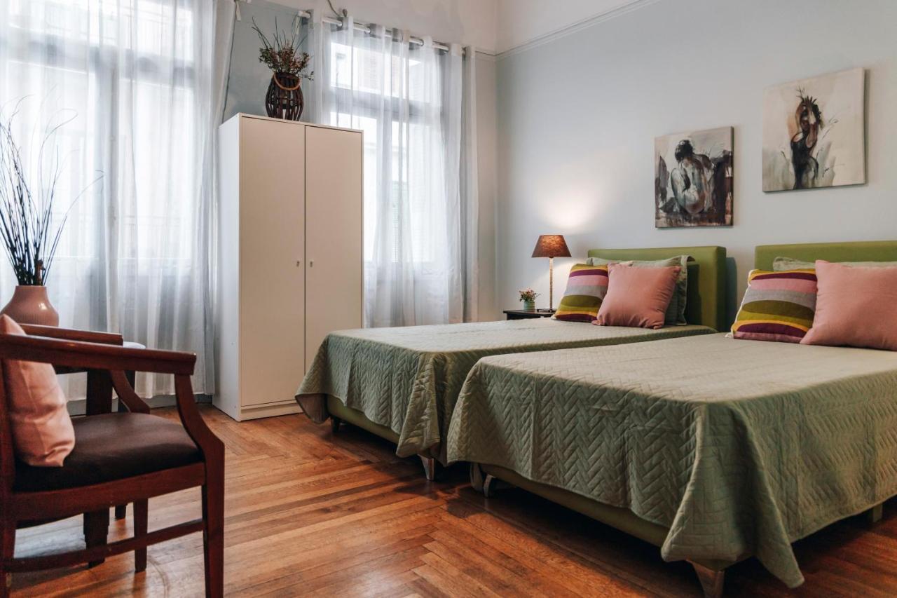 Monastiraki-psiri, Old Town, 3-bdr Apt, Sleep 6-10p, Spacious Court Yard